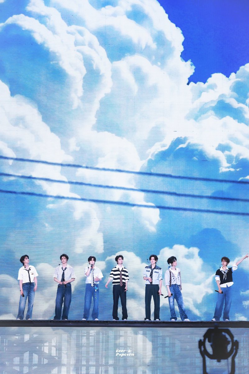 heixiangs's tweet photo. my forever 7 😭🥹💙 https://t.co/W9lkMvsOXq