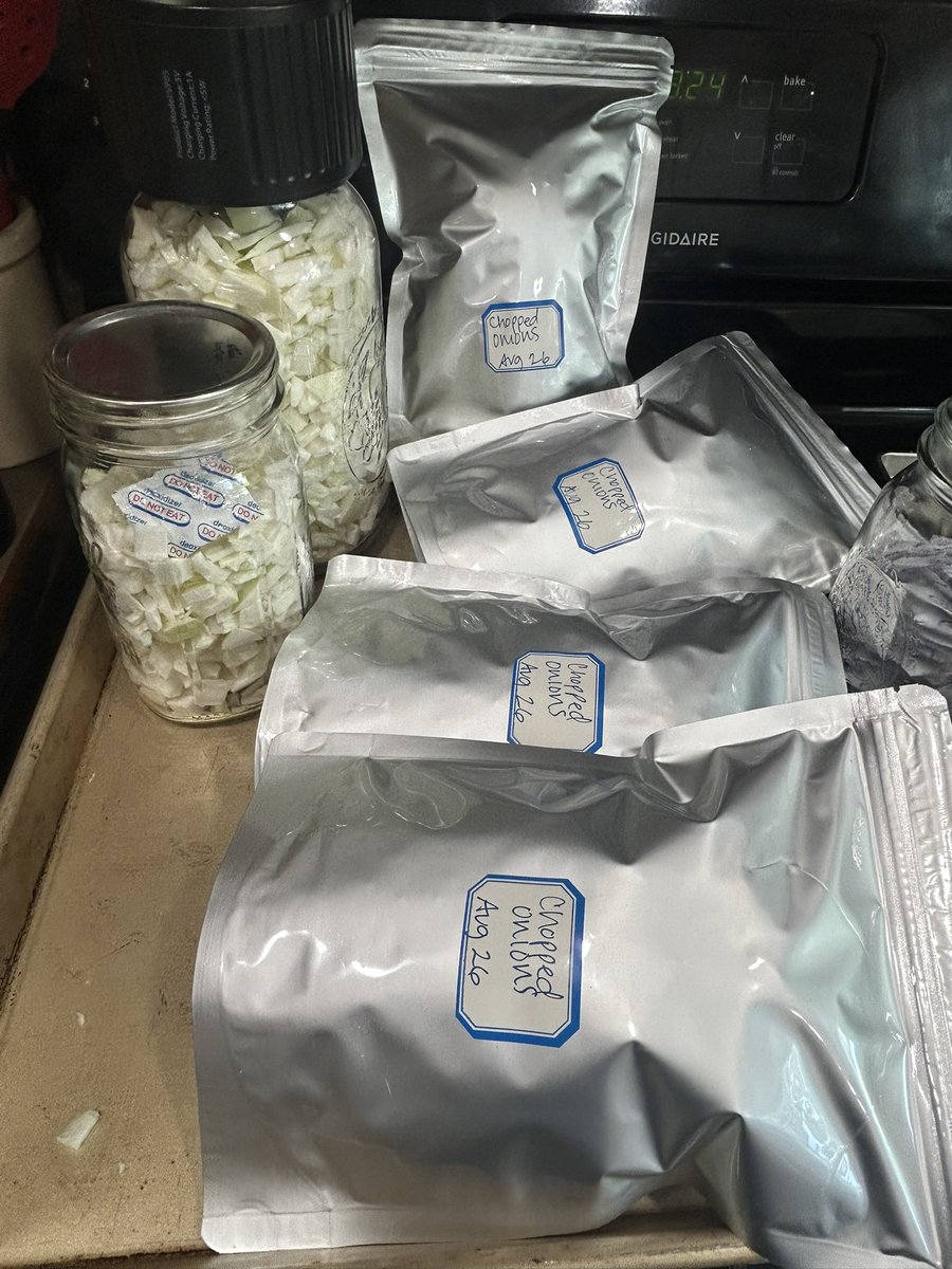 JustAmyMcC's tweet photo. Day 2:
Every Bit Counts Challenge

Unloading the freeze dried onions. 1 medium sized load gave me 4 bags for long term storage, and 1 half gallon & 1 quart jar full for short term use. 

Staying away from the “product” stores and starving the system! 

#EveryBitCountsChallenge for the month of August. Please share all of your preserving this month too.