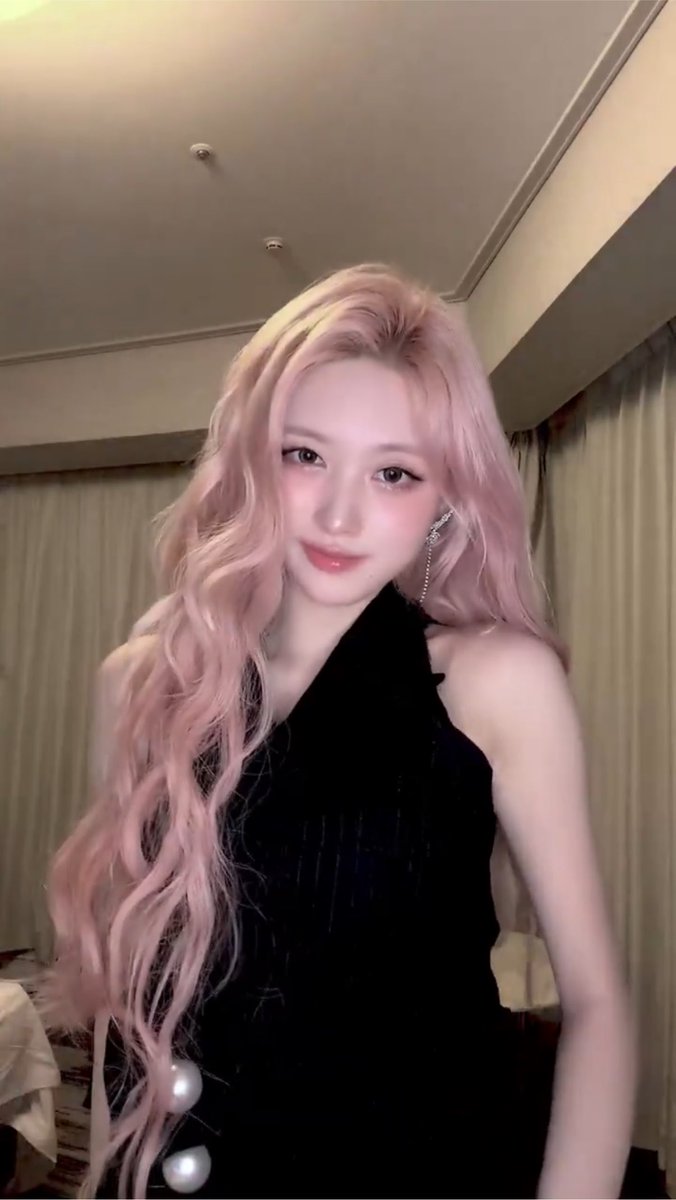 OkamotoKZ's tweet photo. ロングヘアの秋ちゃんから放たれる妖艶さは異常 https://t.co/GvnpsIC1la