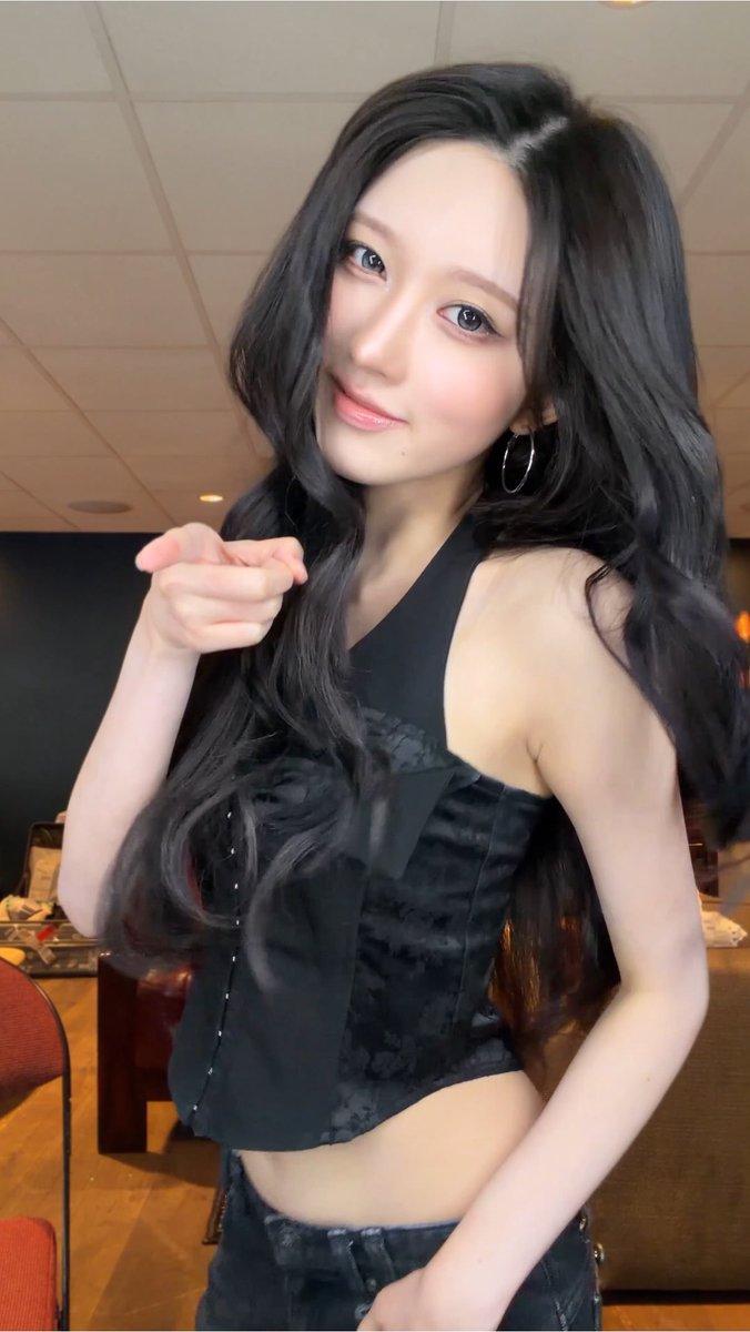 OkamotoKZ's tweet photo. ロングヘアの秋ちゃんから放たれる妖艶さは異常 https://t.co/GvnpsIC1la