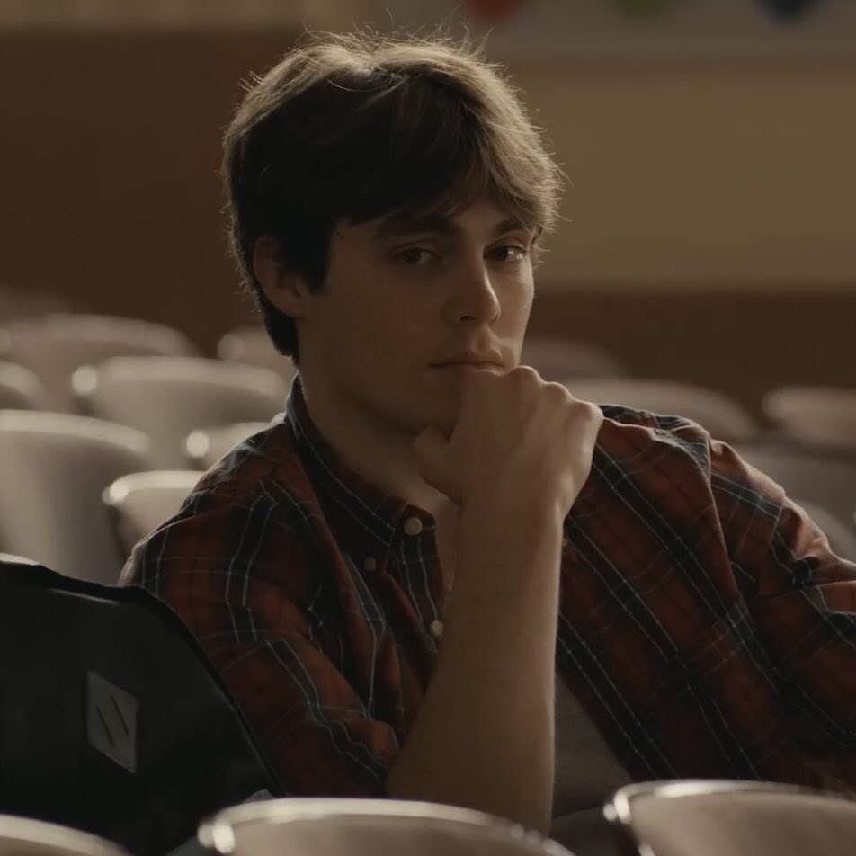 derrickfied's tweet photo. finally got the full photo for more theories and mine is: jack has a gf during the beginning of the movie for a little of teenage drama, but him and sophie get closer as the play goes on and #endgame 😍 https://t.co/tkh8cVf9WM