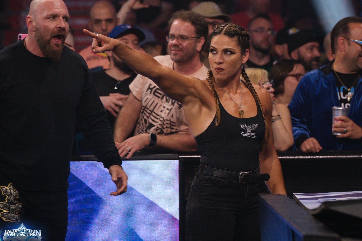 Seamybee's tweet photo. So for my birthday what should I politely ask for from the great @MarinaShafir 

a) fix my neck 
b) a "Mox slap"
c) to be pointed at
d) Like this tweet 

Please and thanks https://t.co/71vGIW4i6J