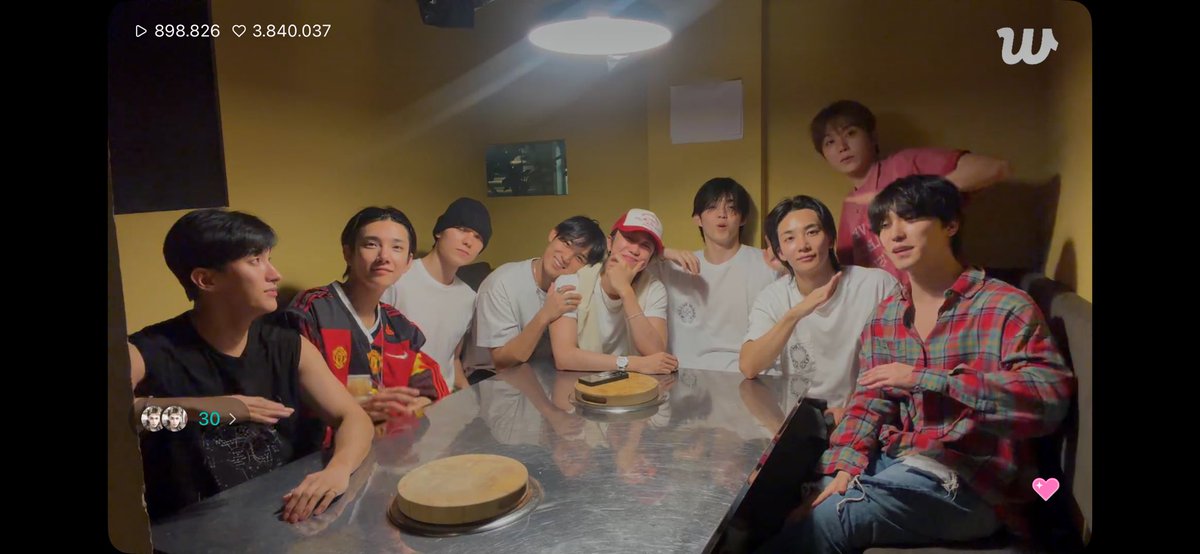 dezhangg's tweet photo. di saat lg pusing, mereka muncul 🥹🩷🩵 https://t.co/eO4uk3zsWH