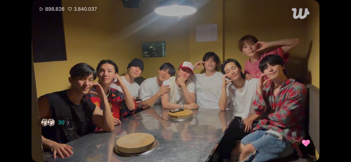dezhangg's tweet photo. di saat lg pusing, mereka muncul 🥹🩷🩵 https://t.co/eO4uk3zsWH