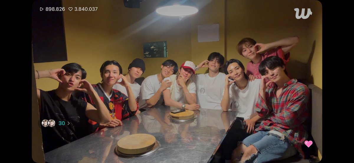 dezhangg's tweet photo. di saat lg pusing, mereka muncul 🥹🩷🩵 https://t.co/eO4uk3zsWH