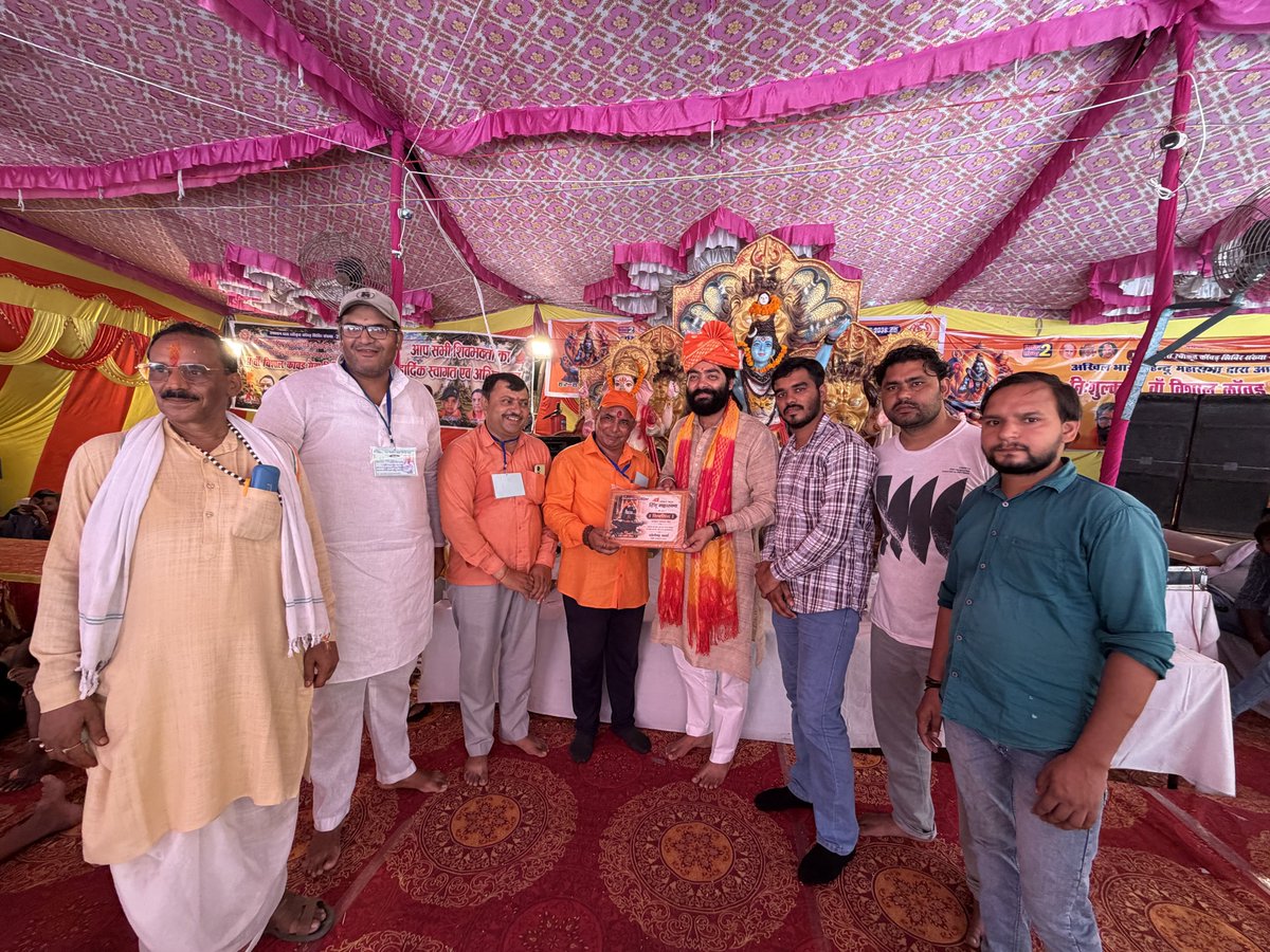 VivekPremi's tweet photo. आज मुज़फ्फरनगर में अखिल भारत हिन्दू महासभा द्वारा आयोजत कावड़ सेवा शिविर में रहना हुआ।
इस अवसर पे अखिल भारत हिन्दू महासभा के राष्ट्रीय कार्यकारी अध्यक्ष श्री योगेंद्र वर्मा जी, राष्ट्रीय कोषाध्यक्ष श्रीमती साक्षी वर्मा जी, पंडित गणेश गौड़ जी, श्री अमरीश त्यागी जी, श्री मोहित त्यागी जी व आचार्य श्री अजय कृष्ण जी आदि कार्यकर्ता उपस्थित रहे।

#ShamliKaVivek #AkhilBharatHinduMahasabha