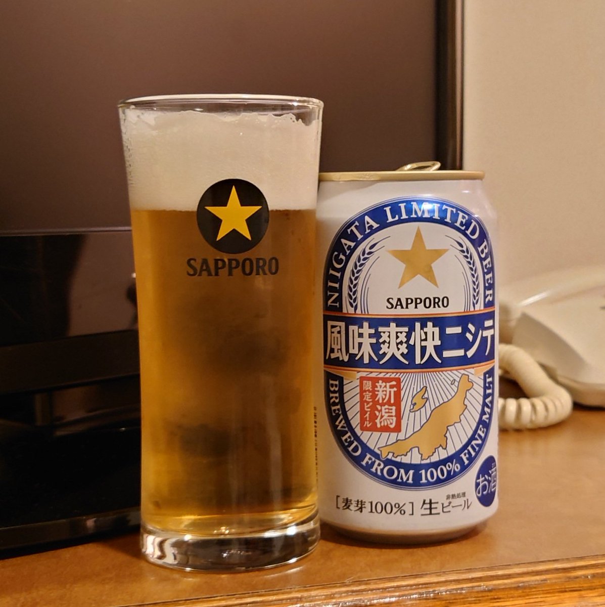 kano0710's tweet photo. 長岡花火でタイミングが合わずビール買えなかったので部屋で風呂上がりに飲んでる。あとは寝るだけなので楽。 https://t.co/hEo8guoJEZ