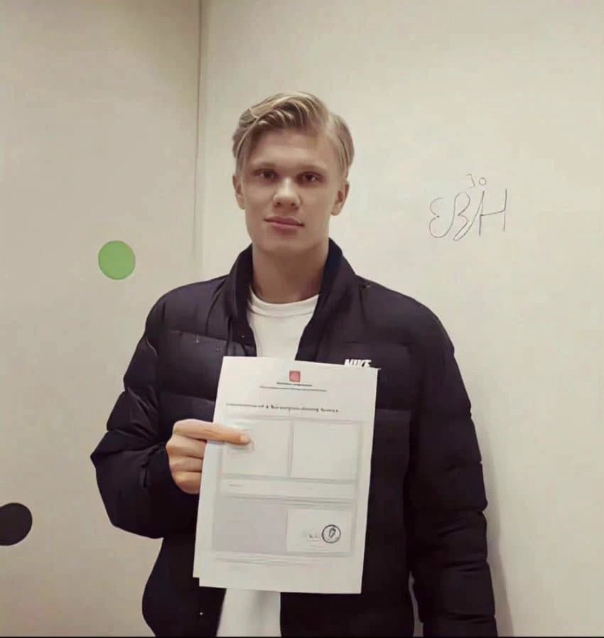 lustlisbon's tweet photo. Born to be in Skam forced to be a professional footballer https://t.co/yD4Aon4qPX