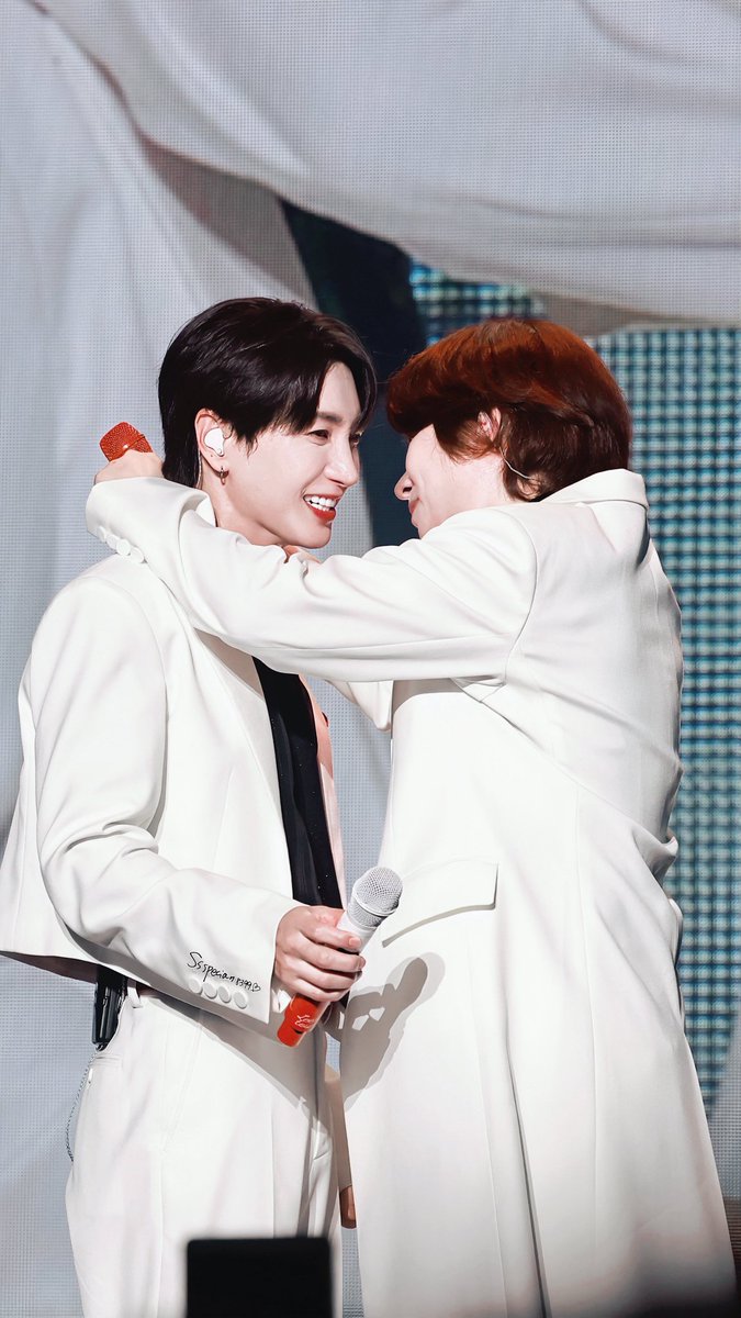 heaveninht's tweet photo. 시팔 개아름다워ㅜ https://t.co/pVa38ztf0n