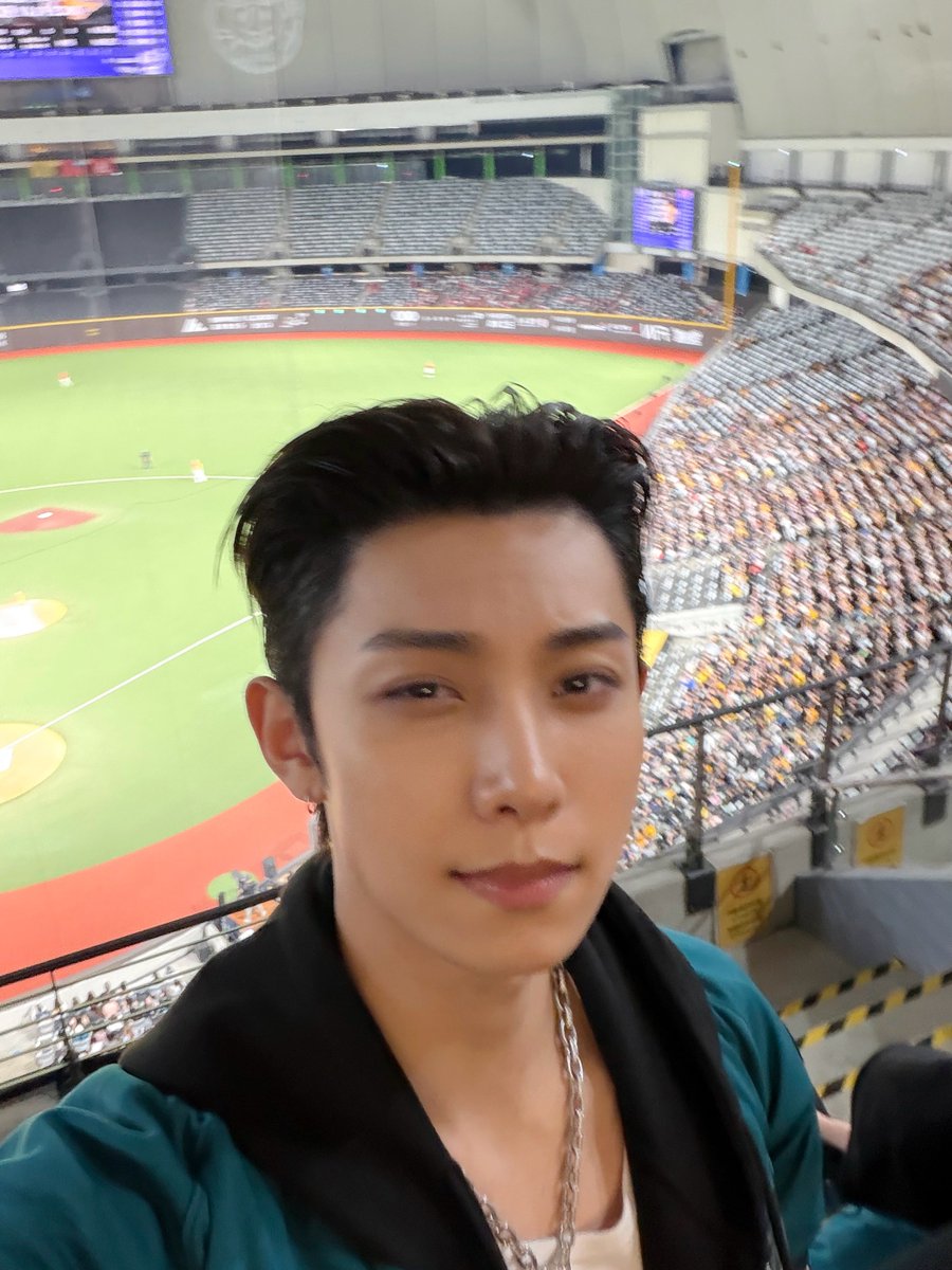 ohyulinguistik's tweet photo. #LimaRyulBU for September boy 🖤
Day 2: My top 3 Ryul's selca 📸
Tag my moots: @juraganryull @mamen4sho @louishoboiz @skrimoow @nextfasho 🫰🏻
Yang mau ikutan donasi bisa DM kakak yang aku QRT ini, yaa! 😽 https://t.co/jcLSDj3AFO