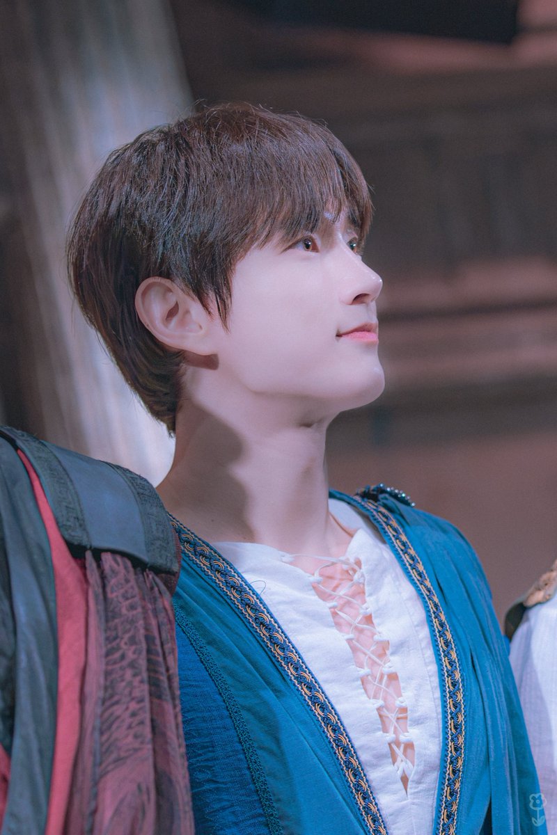 j_onas_e's tweet photo. 2026.08.02 N

연극 이올라오스
관객과의 대화 포토타임

아가토 | #김서환

낮의 달 속에 태어나 
밤의 태양을 응시하는 소년아 https://t.co/qPziTaDsxK