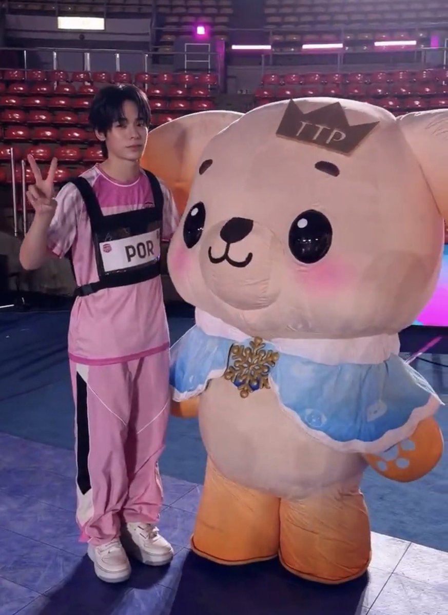 eeqlanwoil's tweet photo. 👤 ใครแกล้ง ใครบอกว่าอ้วน
🧸 .เอาหูสะกิดปิ๊บ
🐻‍❄️ หูใหญ่ ตัวกม

👤 ละขายาวมั้ย
🐻‍❄️ หูยยยย ยาวมากเลยบ้อกแบร์ .เทียบing
👤 แต่ตัวเท่าปิ๊ปเลยอะ ตัวเท่ากันเป๊ะเลยย

แล้วบ้อกแบตัวเท่าปิ๊บจิงๆ อะ น่ารักwa 🫳🏻🥺♥️ https://t.co/GBX0ABceHr