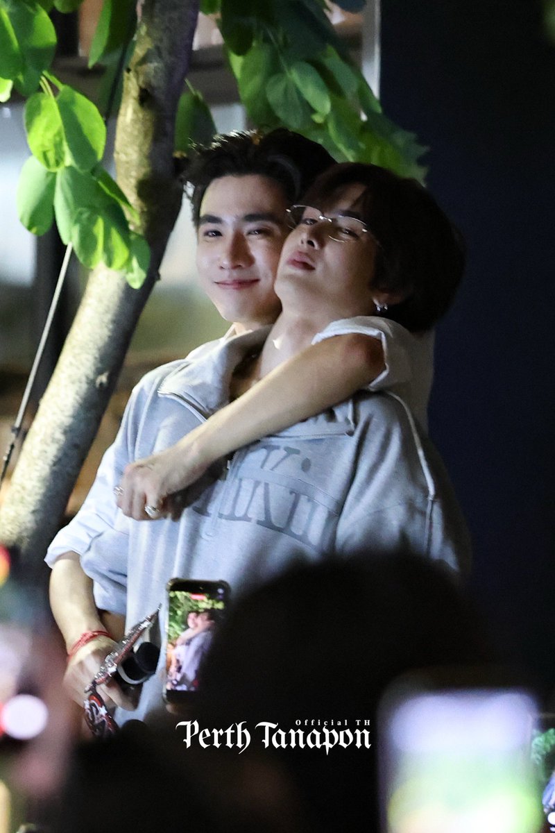 PerthOfficialTH's tweet photo. กอดกันฉ่ำ 😌

PSD MOGULARRIVAL FS26

#งานมหกรรมนิยายนานาชาติ2026xPerthSanta
#PerthSanta #เพิร์ธแซนต้า https://t.co/xZ2wiZ0fRI
