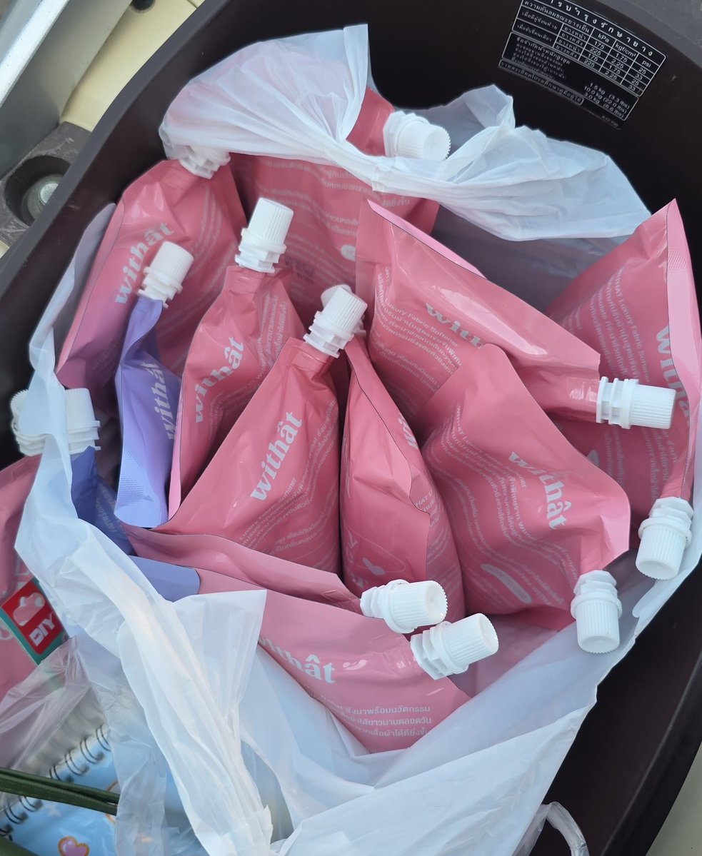 meemerqz's tweet photo. น้ำยาปรับผ้านุ่มวิทแทท🪣🧺🫧 (พร้อมส่ง)

ถุงละ 40฿ 

🌸🩷 มี 10
🪻💜 มี 3

ค่าส่งเหมาๆ50฿ khaa 

#WithatXTleFirstone #Withat #TleFirstone #วิทแททน้ำยาปรับผ้านุ่ม https://t.co/PAHN4OmWeH