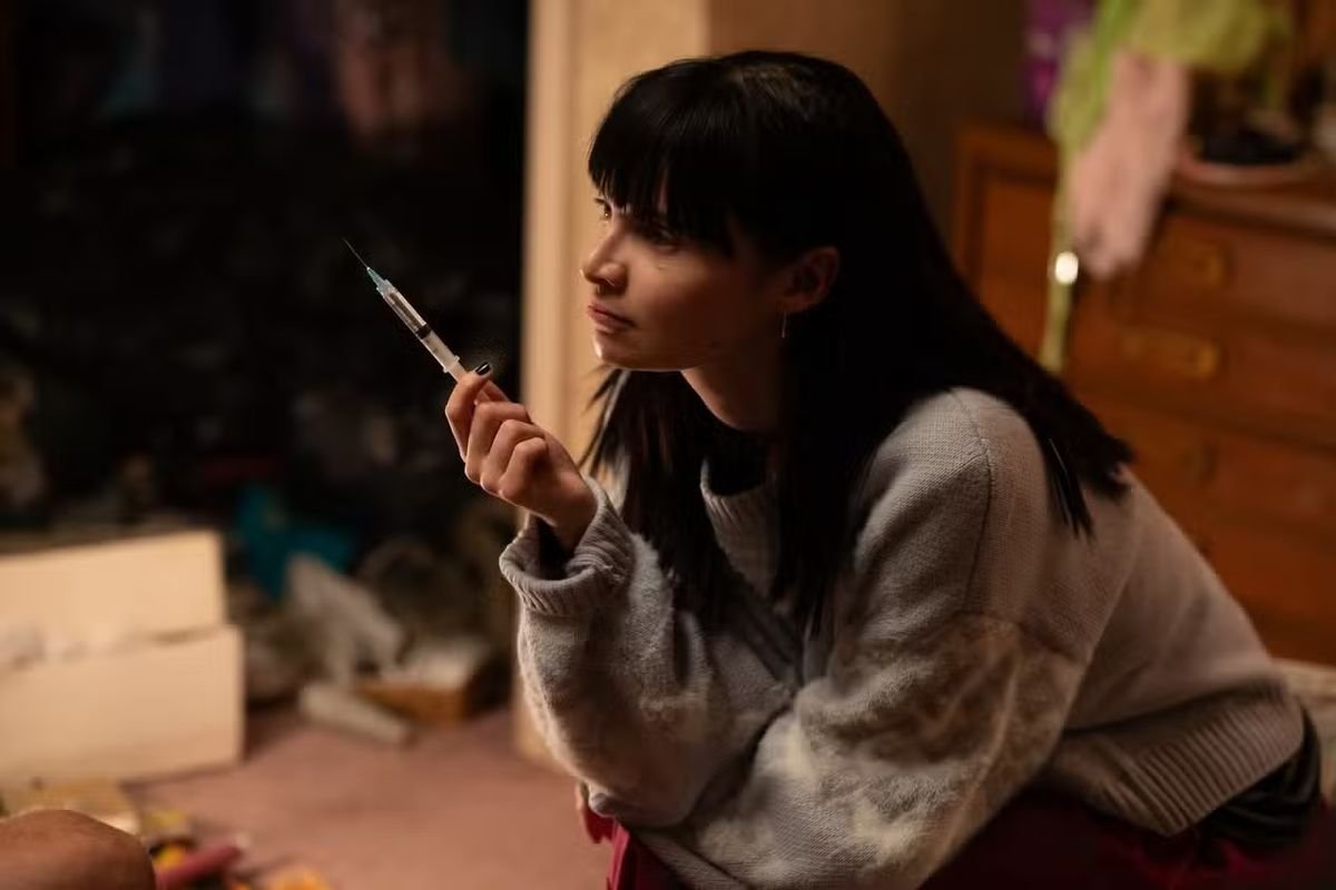 CristianPhoyu's tweet photo. Que el título genérico no haga pasar de largo lo buena que es #Furia, nueva serie de Elizabeth Meriwether (#TheDropout #DyingForSex) con Emmy Rossum. Van pocos capítulos, pero ya pinta para ser de las sorpresas del año. Y además, si está Scoot McNairy se mira, es ley. En Disney+. https://t.co/TQPnXl9L7u
