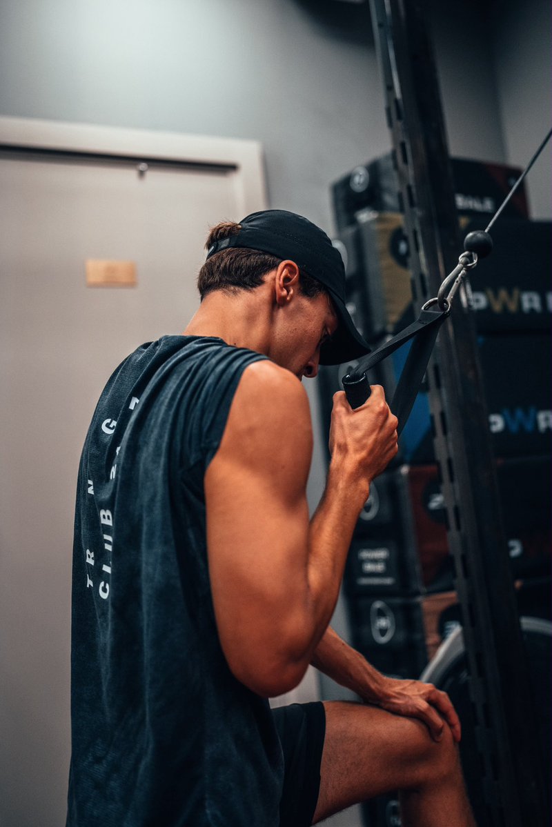 Rcussel's tweet photo. Progress isn't always visible, but consistency never goes to waste. One more rep. One more day. Keep pushing. https://t.co/6uiLQROKyI