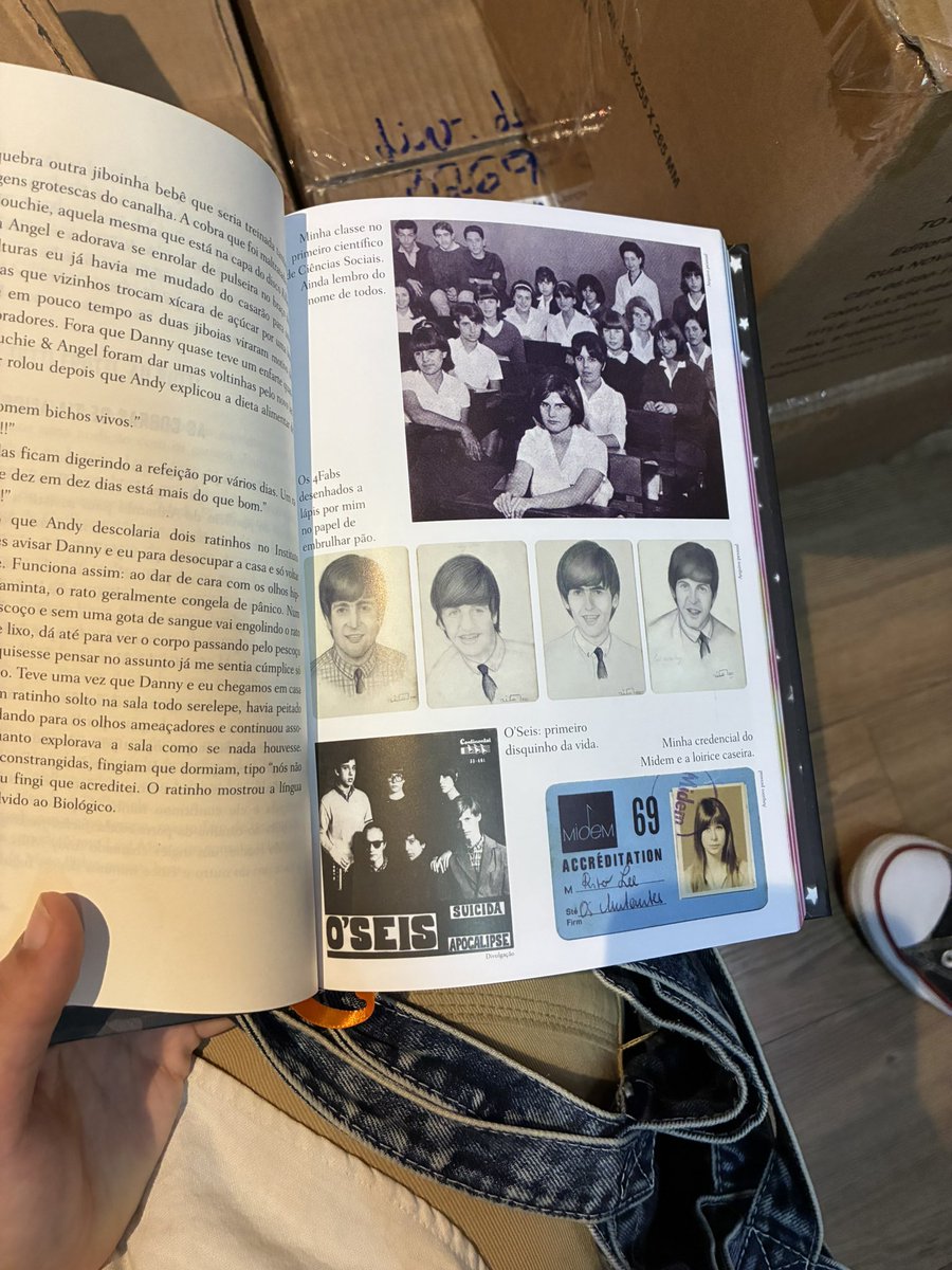 leticiaayangalt's tweet photo. eu abri em uma página ALEATÓRIA do livro da Rita Lee e é claro que quem estava lá eram os Beatles https://t.co/FtlW4cDUGt