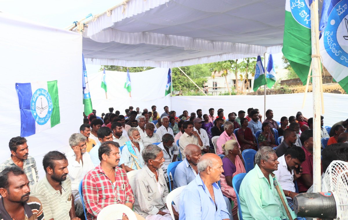 NallapareddyR's tweet photo. కోవూరు మండలం, పాటూరు గ్రామంలో గ్రామ పార్టీ అధ్యక్షులు తిక్కవరపు సందీప్ రెడ్డి గారి ఆధ్వర్యంలో నాయకులు, కార్యకర్తలు, ప్రజలతో ఆత్మీయ సమావేశం నిర్వహించడం జరిగింది.
#YSRCongressParty #YSJaganMohanReddy #AndhraPradesh #NallapareddyPrasannaKumarReddy #YsrcpKovur https://t.co/f130ideo7G