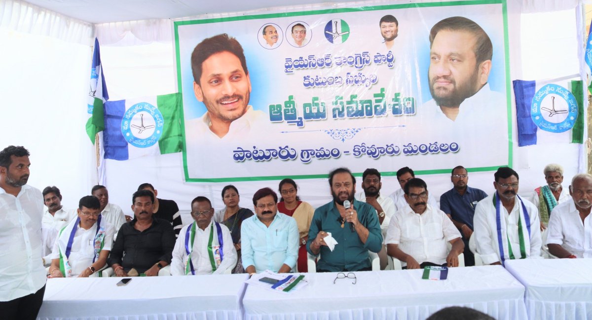 NallapareddyR's tweet photo. కోవూరు మండలం, పాటూరు గ్రామంలో గ్రామ పార్టీ అధ్యక్షులు తిక్కవరపు సందీప్ రెడ్డి గారి ఆధ్వర్యంలో నాయకులు, కార్యకర్తలు, ప్రజలతో ఆత్మీయ సమావేశం నిర్వహించడం జరిగింది.
#YSRCongressParty #YSJaganMohanReddy #AndhraPradesh #NallapareddyPrasannaKumarReddy #YsrcpKovur https://t.co/f130ideo7G