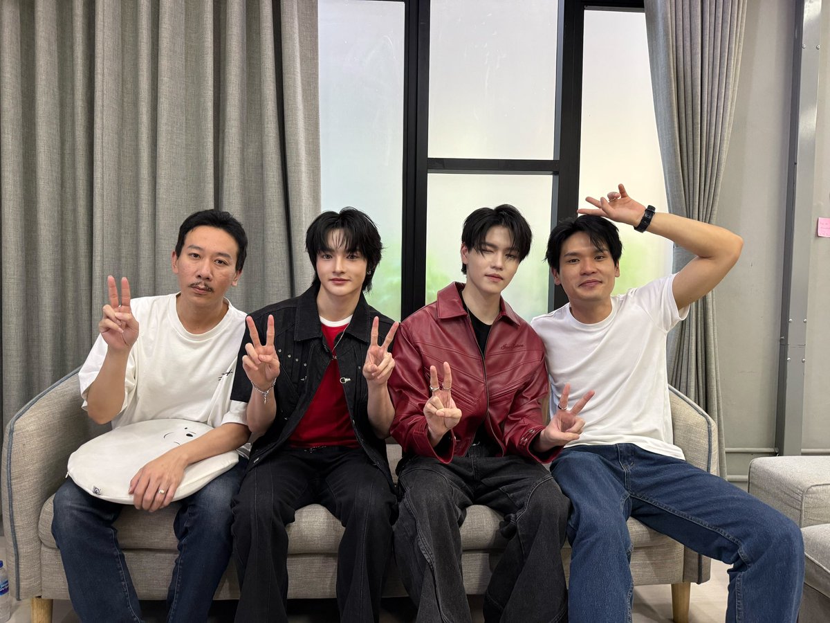 imreeonn's tweet photo. เปนไงบ้างค้าบ เรื่องนี้ว่าไง YOU by True พีท เเละ รีออน ใครเป็น Extrovert Introvert น้า เเละ ออนขอขอบคุณทาง True  ที่ให้โอกาสเรา 2 คนได้ทำคอนเทต และ  พี่เติ๊ดพี่เหว่งและทีมงาน ด้วยนะค้าบ

#YOUBYTRUE #True5G #reeonn https://t.co/hCv7Rv2UoN