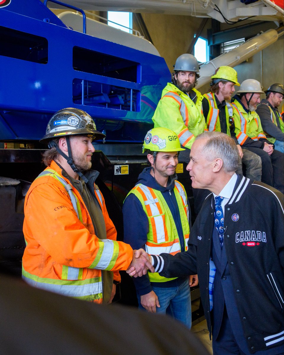 MarkJCarney's tweet photo. In 2024, over 100,000 new apprentices registered, but only about 34,000 completed their apprenticeship. Time to change that.
 
Through Team Canada Strong, we’re providing apprentices with a $400 weekly top-up while they are training, and a $5,000 apprenticeship completion bonus when they get their Red Seal certification — helping more young Canadians get trained and onto job sites faster.
