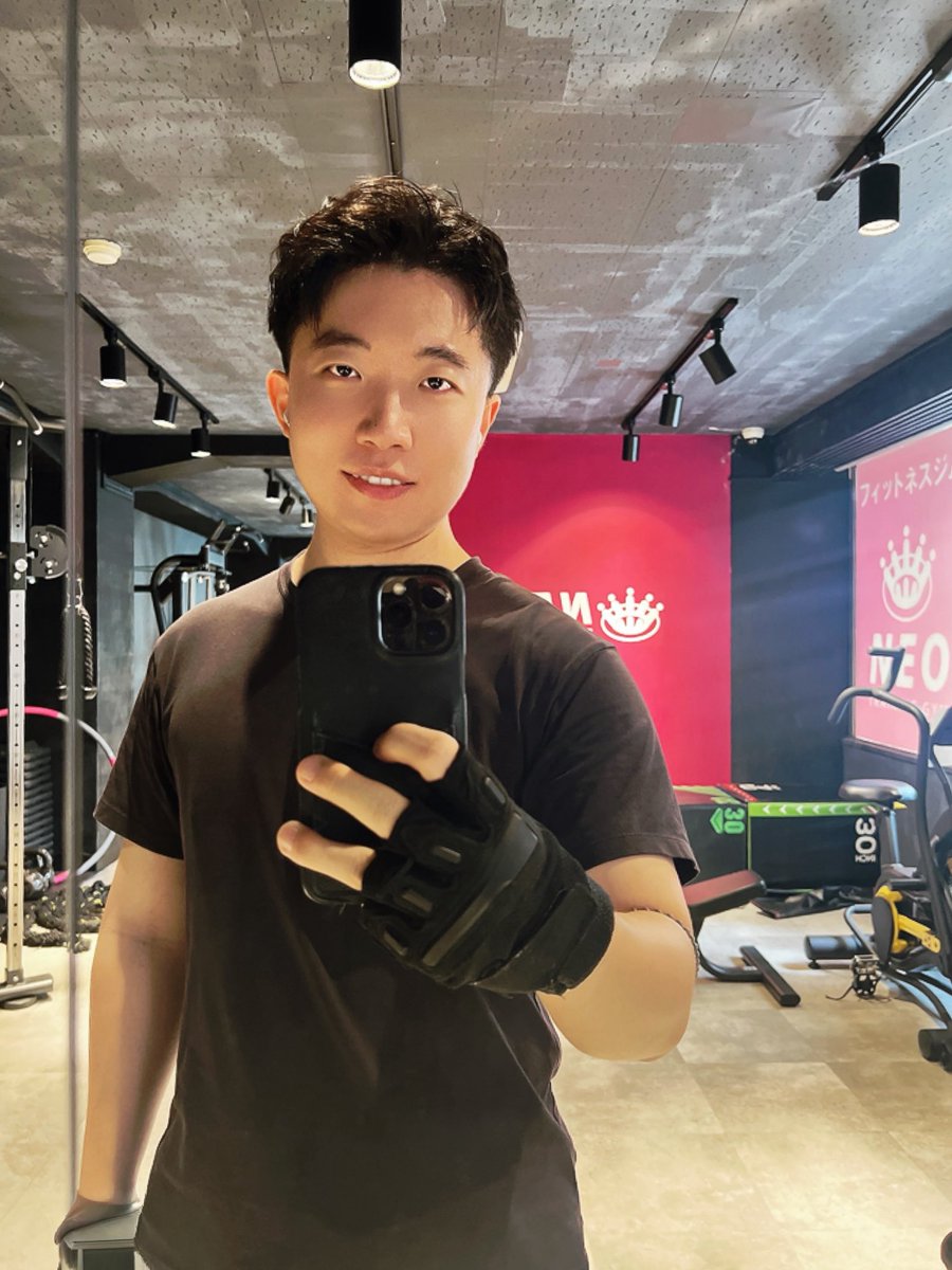LEON_SUNshinee's tweet photo. 瞎练一天是一天🏋️
#男生健身 #gym #ジム男子 #男生最好的医美 #找男朋友 #bemyboyfriend #肌肉加载中 #twink #teen https://t.co/icpD4nXUie
