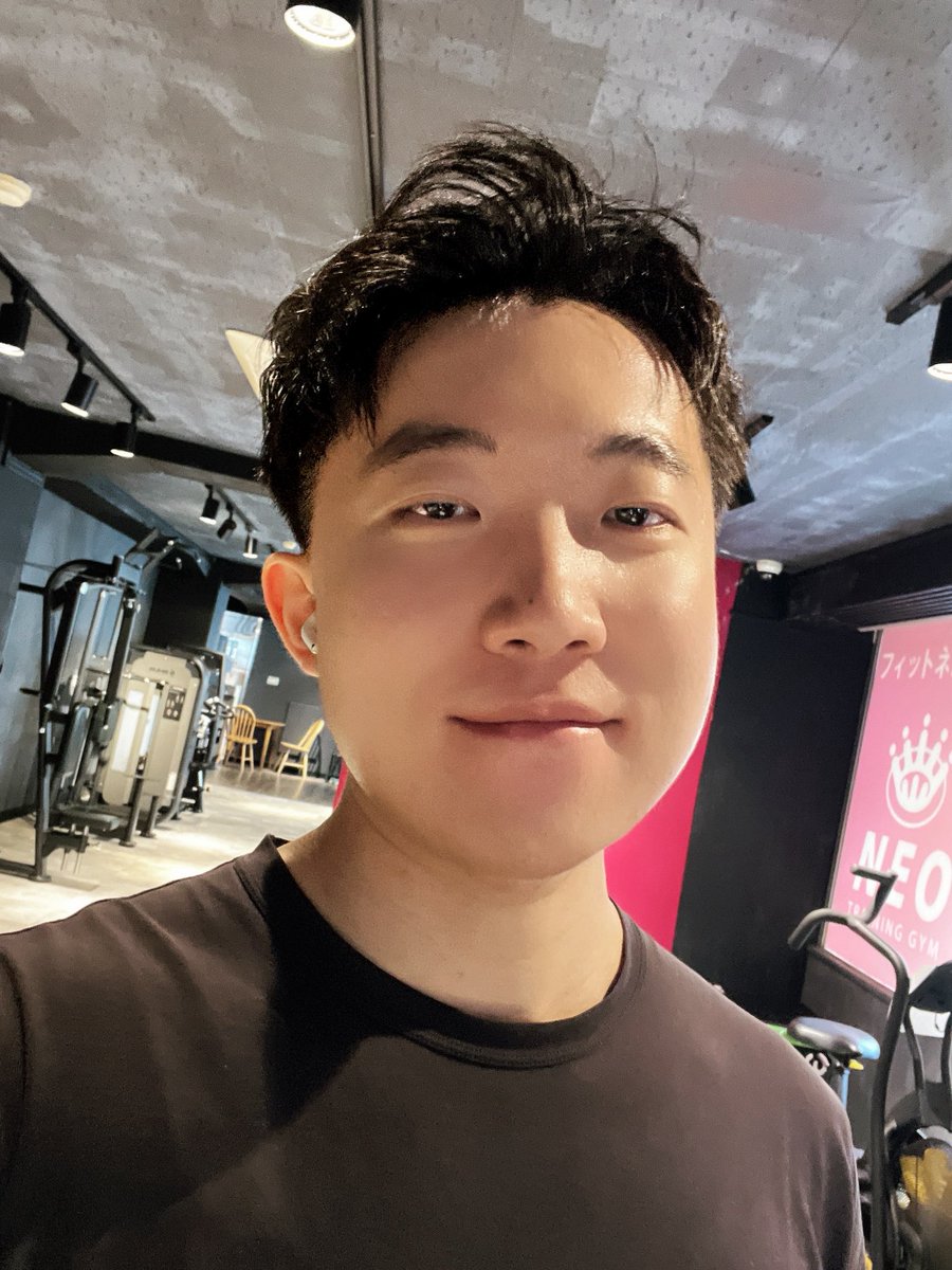 LEON_SUNshinee's tweet photo. 瞎练一天是一天🏋️
#男生健身 #gym #ジム男子 #男生最好的医美 #找男朋友 #bemyboyfriend #肌肉加载中 #twink #teen https://t.co/icpD4nXUie