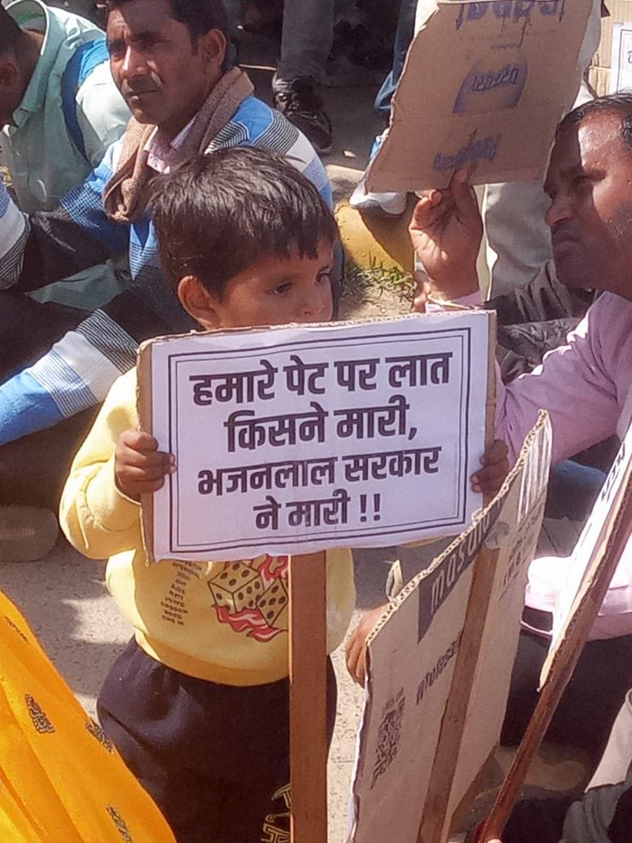 JogalKhetraj's tweet photo. युवा मित्रों की जंग लड़ते लड़ते 6 युवा मित्र जंग हार गए और इस दुनिया में नहीं रहे 
#जस्टिस_फॉर_युवा_मित्र
@narendramodi @BhajanlalBjp
@Cockroachisback  @AshutoshRanka @ashokgehlot51 @BJP4Rajasthan https://t.co/A6VCR5A6SB