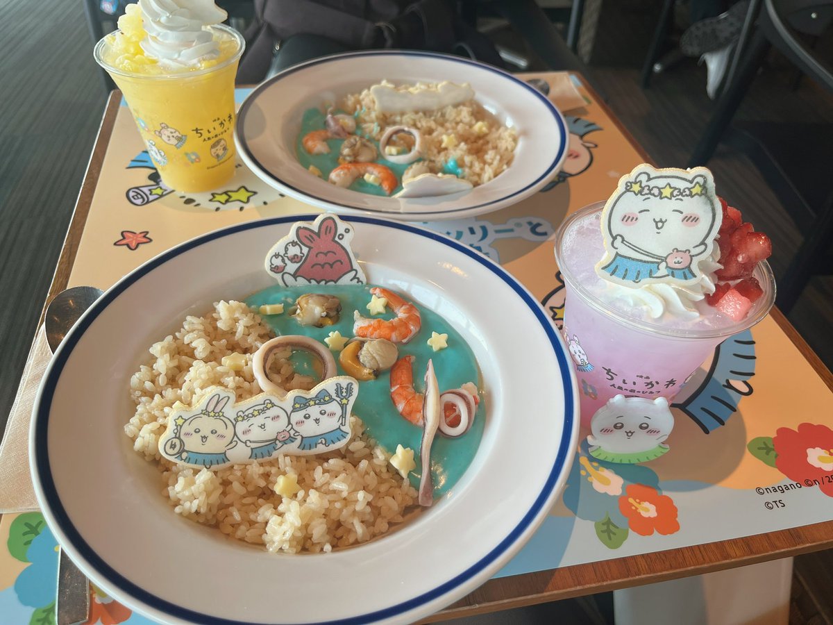 Kagekoootoo's tweet photo. スカイツリーのちいかわコラボも行ってきました！展望回廊のちいかわ装飾可愛かった🥹カフェも予約してたから時間気にしながら見て回ったけど、ぬいちゃん用のフォトスポットで写真撮れたし良かった🥰
カフェのメニューも可愛くて大満足でした！ https://t.co/T9RG7mEuaf