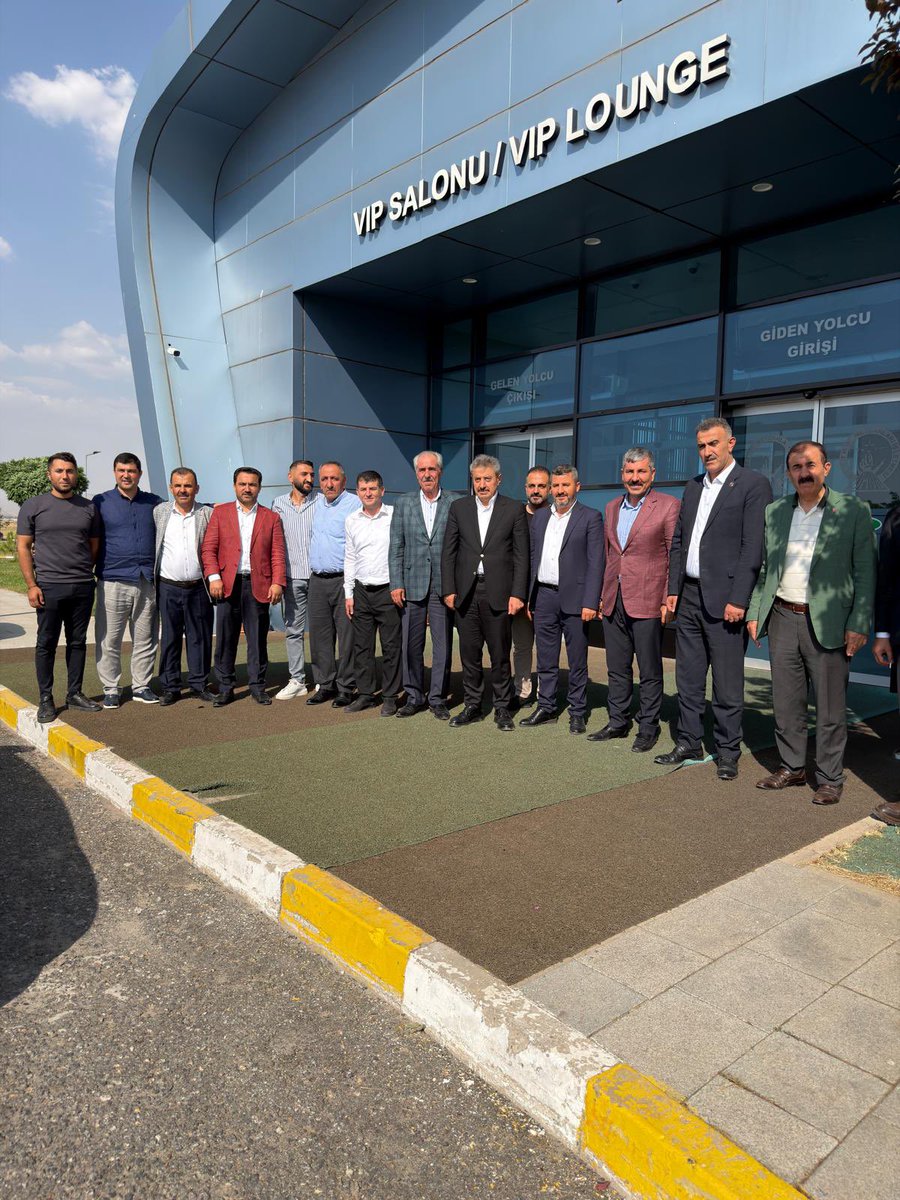 TatarArslan's tweet photo. Muş Hasköy’de kıymetli hemşehrilerimizle bir araya gelerek hasbihâl ettik.

AK Parti Muş İl Başkanımız Sayın Melik Emre, Önceki Dönem Muş Belediye Başkanımız Sayın Feyat Asya, Hasköy Belediye Başkanımız Sayın Cemal Orbay, Şırnak TSO Başkanımız Sayın Osman Geliş, AK Parti Hasköy İlçe Başkanımız Sayın Erhan Aykut, Hasköy Önceki Dönem Belediye Başkanımız Sayın Şefik Taşkın ve iş insanı Sayın Maşallah Karayel ile birlikte hemşehrilerimizle buluşmanın mutluluğunu yaşadık.

Göstermiş oldukları yakın ilgi, samimiyet ve misafirperverlik için kendilerine gönülden teşekkür ediyorum. 

@Akparti @abuyukgumus @mustafademir
