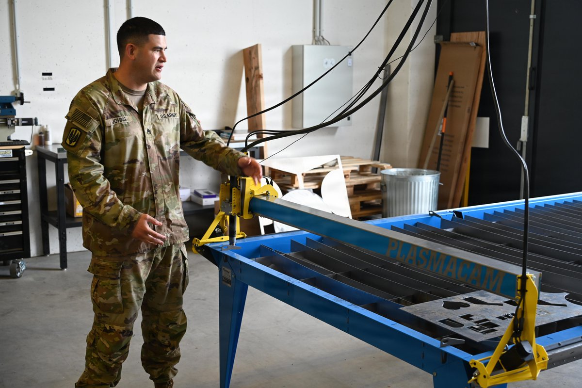 USArmyEURAF's tweet photo. At the DIRT Lab open house in Grafenwoehr, Soldiers showcased interceptor drones, custom detection devices, and on-demand fabrication built to solve real field challenges.

#ThisIsUSAREURAF #7thATC #EuropeAfricaInnovation #EuropeAfricaTransformation https://t.co/svcOAxqkw7