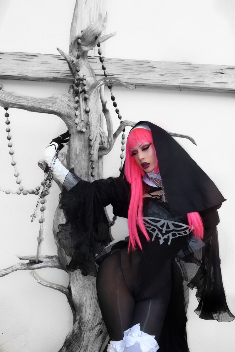BigBooty_jony's tweet photo. Worship me like the Vatican 🖤💕 #hadestour #melaniemartinez @MelanieLBBH https://t.co/TFUzERxxYL