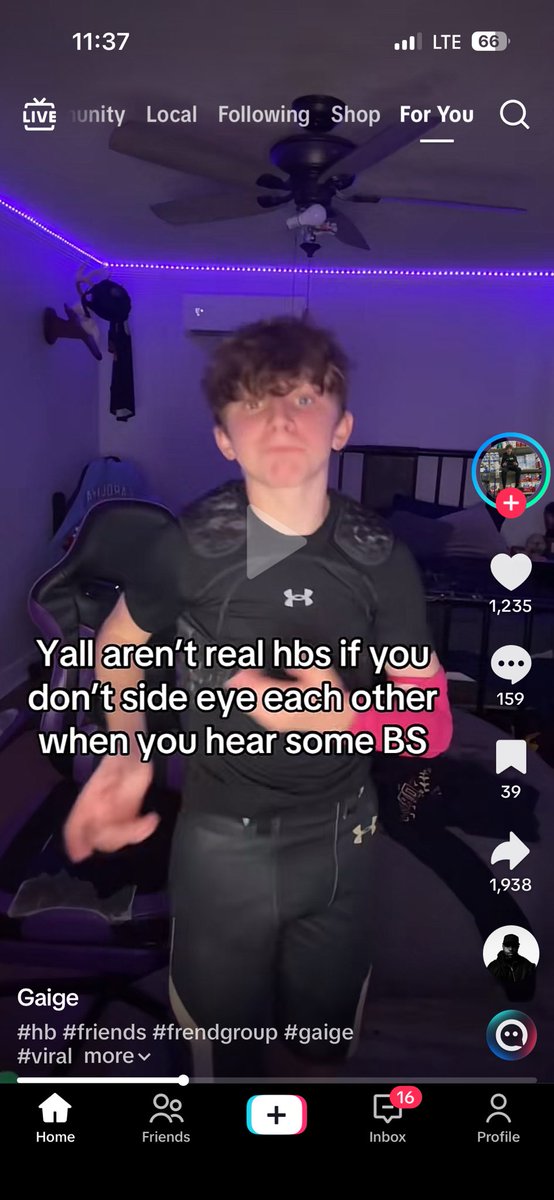 TankThomp59's tweet photo. Holy shit I’m logging off TikTok. I’d pay to see this phag on the gridiron 🤣🤣 #meganuke https://t.co/Kn5rE60c0u