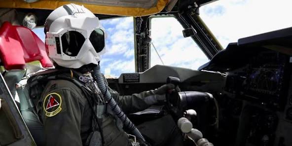 BowTiedNiners's tweet photo. B-52 pilot aura is unmatched https://t.co/GfFoH6DRbT
