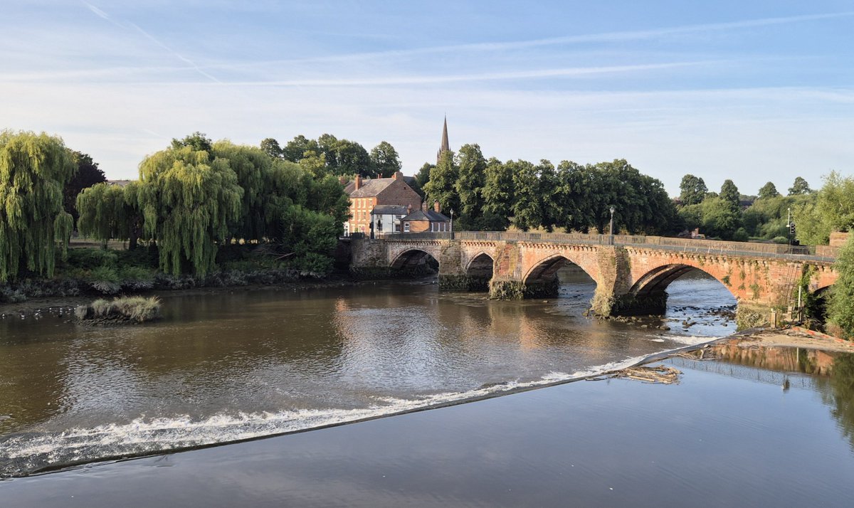 Ozymandiasdust's tweet photo. Old Dee Bridge, Chester, from the walls, 6.30am this morning... โ๏ธ #Chester #bridges #RiverDee https://t.co/4Eh252lxVK