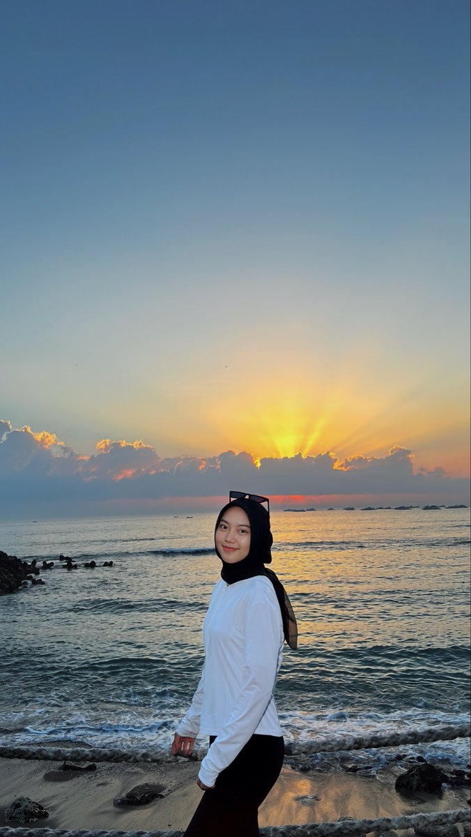 salsaltn's tweet photo. sunset tadi pagi di sanur 
#sunset #bali #outfitinspo #balibeach https://t.co/wLMcNj2hGY