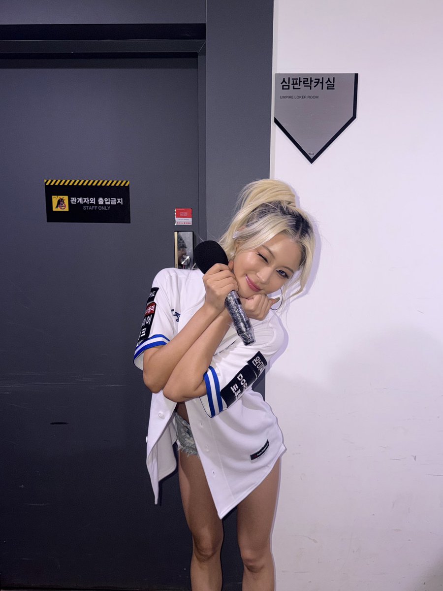 DAYOUNG_offcl's tweet photo. [📸] 
260802 #KTWATERFESTIVAL 
오늘의 승요⚾️🤍

#DAYOUNG #다영 https://t.co/bgWfntCJag