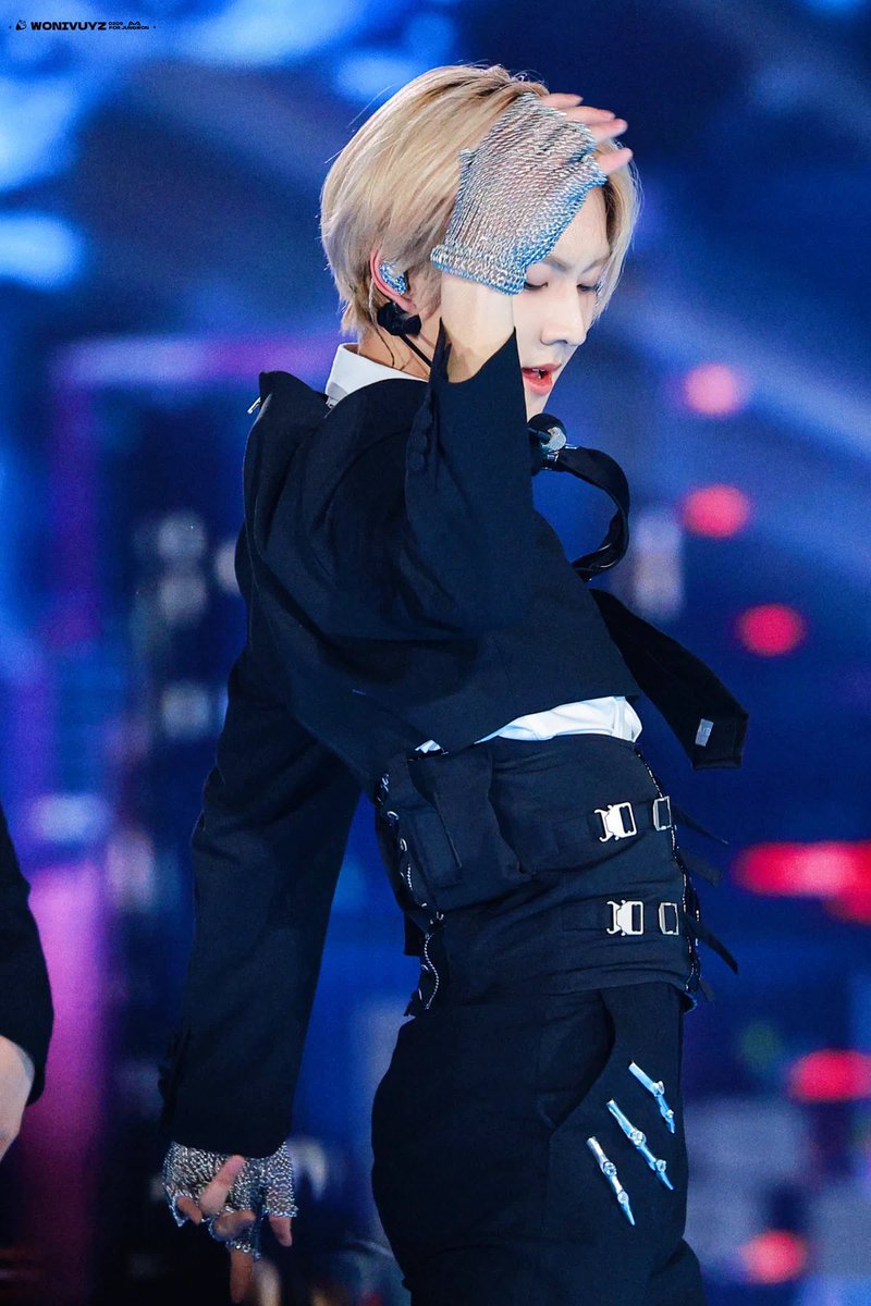 yangiism's tweet photo. this genre of jungwon pics IMMA EAT IT YEAHHHH https://t.co/kHKjbLr6UT