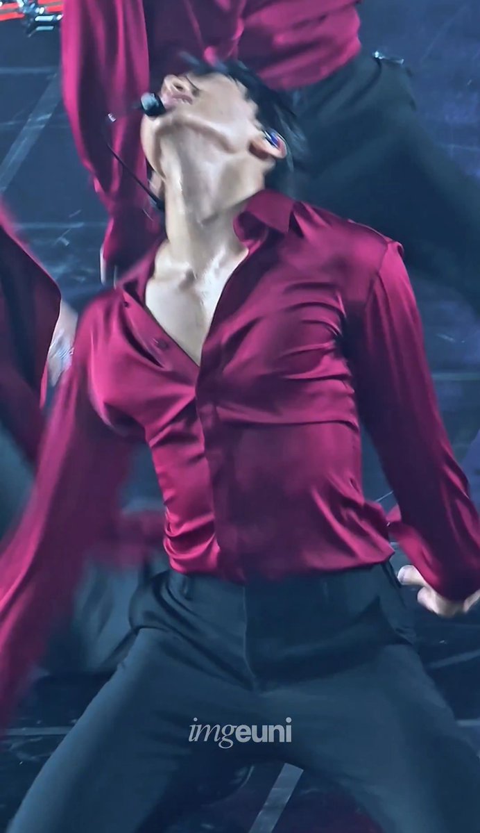kkh1ba1's tweet photo. 인셉션에 최산이 이렇게 격렬하게 x히는 안무가 있었나 ...? 이런시발ㅋㅋ https://t.co/HGWb9NsCiz