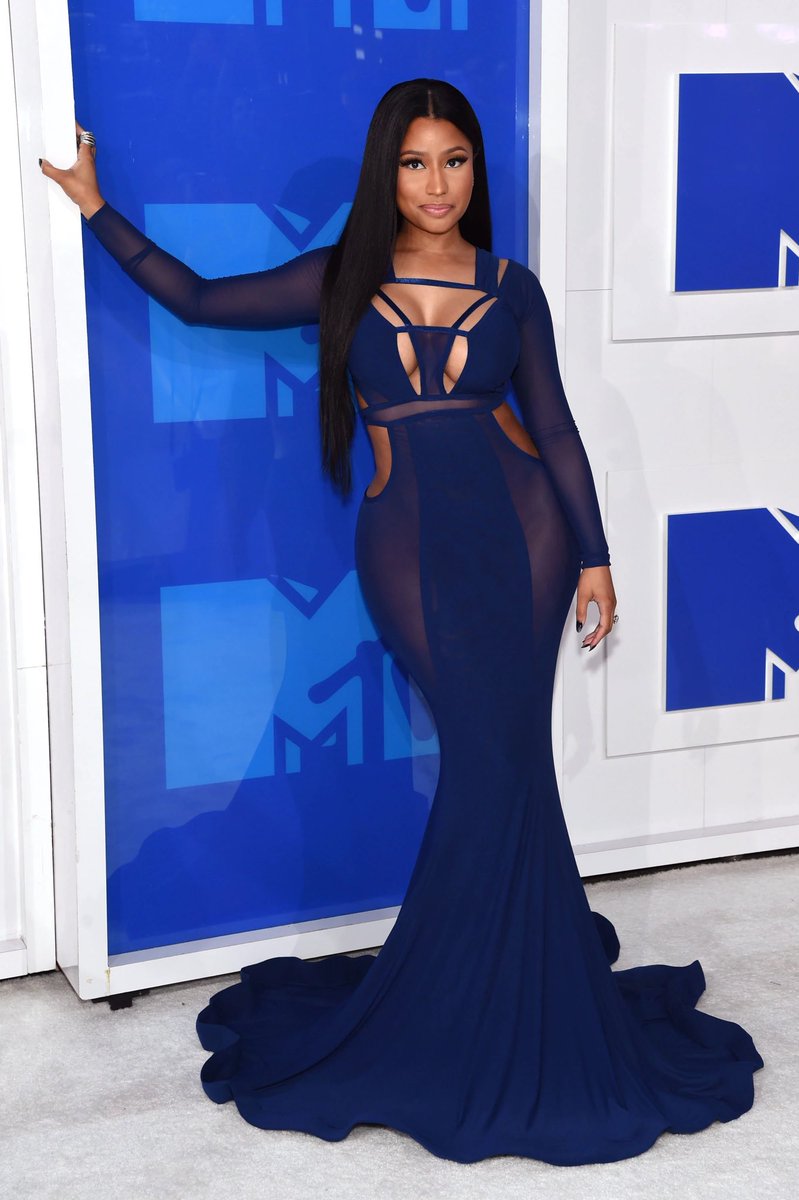 onikatime's tweet photo. her big 3 when it comes to her vma carpet looks. https://t.co/cJMZ9pvjL9