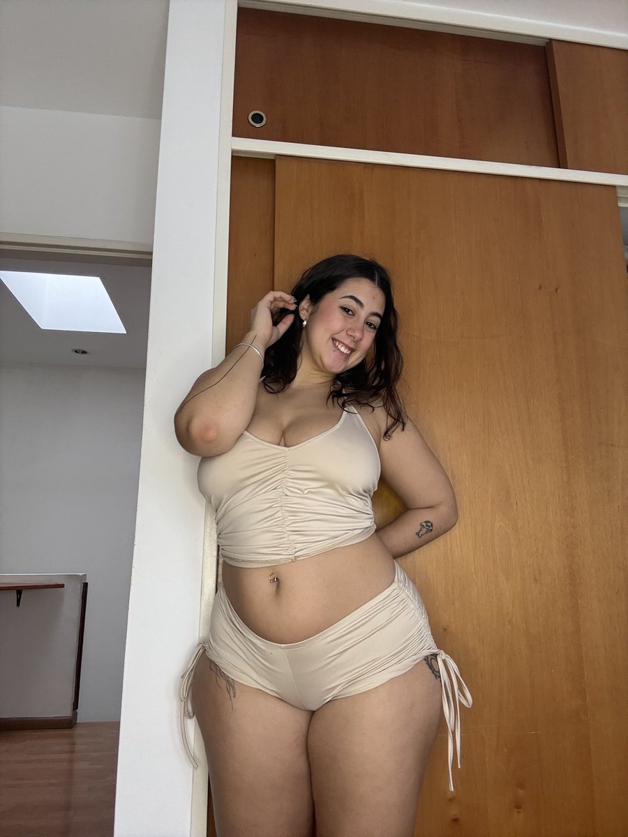 Josiehype's tweet photo. Naturally thick and curvy 🍒 https://t.co/2AncnI0jyF