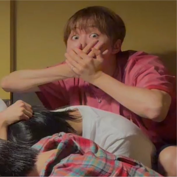 mochihochihae's tweet photo. new memes to add to the collection 🤣 https://t.co/jxOwtCSYxk