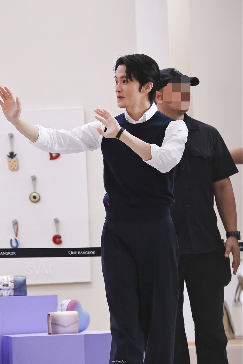 arlynjong's tweet photo. คนเรามีสองด้านเสมอ ไม่เชื่อมึงดู ceo กรุ https://t.co/QlkBt99HNr