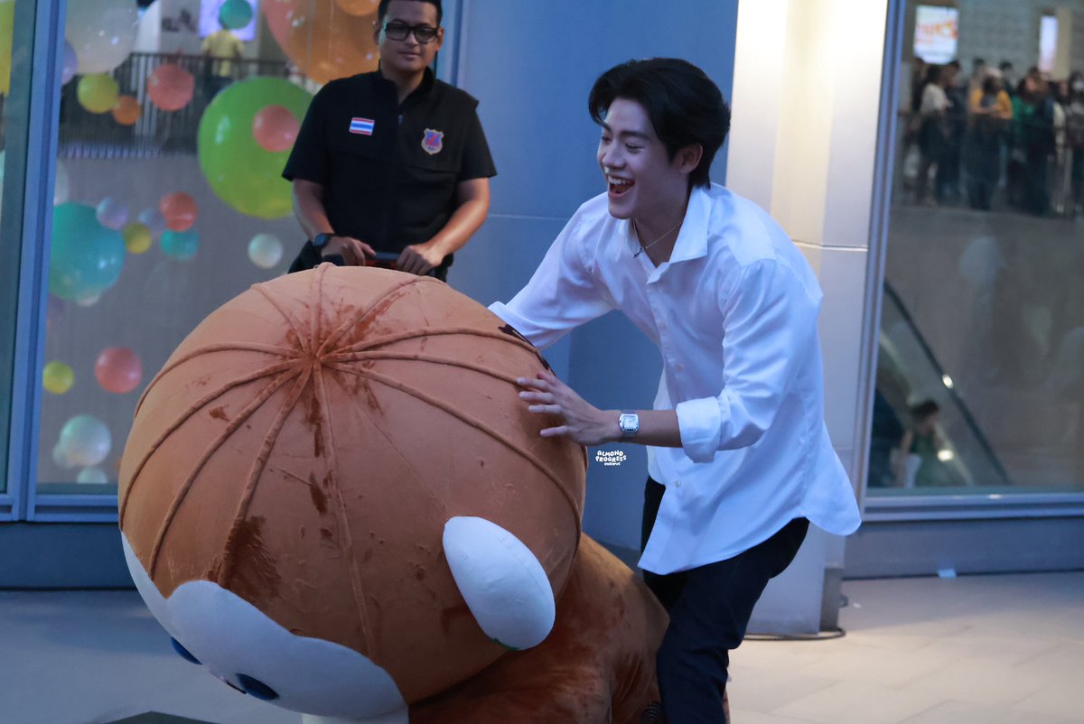AMPG_OURLOVE's tweet photo. คนที่สนุกที่สุดในวันนี้ก็คือเเอลม่อนนน 

MONDPROPON FANSIGN

#งานมหกรรมนิยายนานาชาติ2026xAlmondProgress 
#PONPON 
#AlmondProgress #ด้อมภภ #PSPW https://t.co/tXSnBV566q