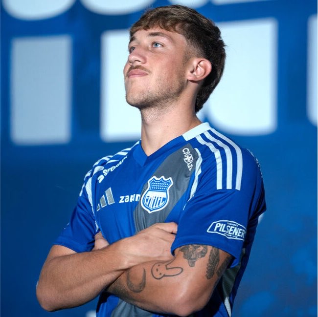 Rafaaa2112's tweet photo. El camerino de Emelec está destrozado.

León le gritó con ira a Klimowicz por la actuación vergonzosa de ayer, se fueron a los golpes y Ayoví tuvo que separarlos.

Fragozo, sin saber que hacer, empezó a llorar en un rincón del vestuario y el profe Figueroa tuvo que consolarlo. https://t.co/xZEcnFezyR
