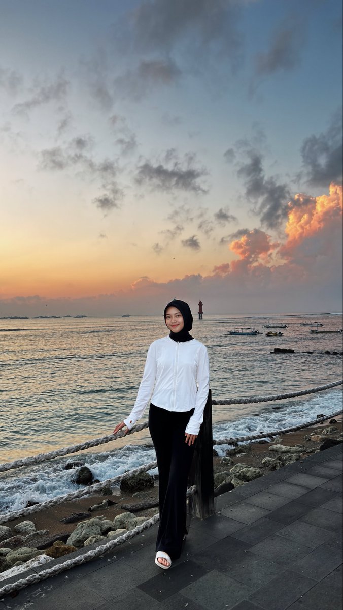 salsaltn's tweet photo. sunset tadi pagi di sanur 
#sunset #bali #outfitinspo #balibeach https://t.co/Y7qLocCwnT
