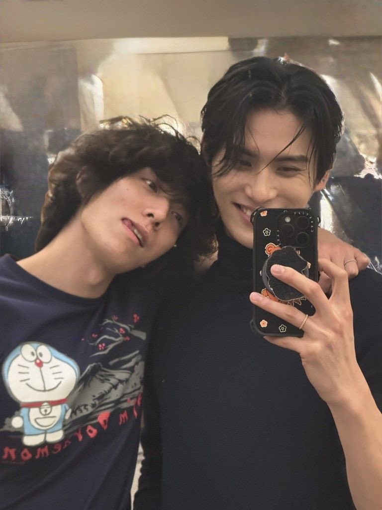 mynew0rld_'s tweet photo. [FROMM] 260803 #HWIYOUNG

🔝 : i miss him so much
🔝 : *3 photos*
🔝 : my favorite pics of us
🔝 : time is so slow
🔝 : please come back healthy my love
🔝 : see you in 385 days 💙

#hwiyoung #휘영 #yootaeyang #유태양
#hwitae #휘태 #sf9 #에스에프나인 https://t.co/a7uG58hfwY