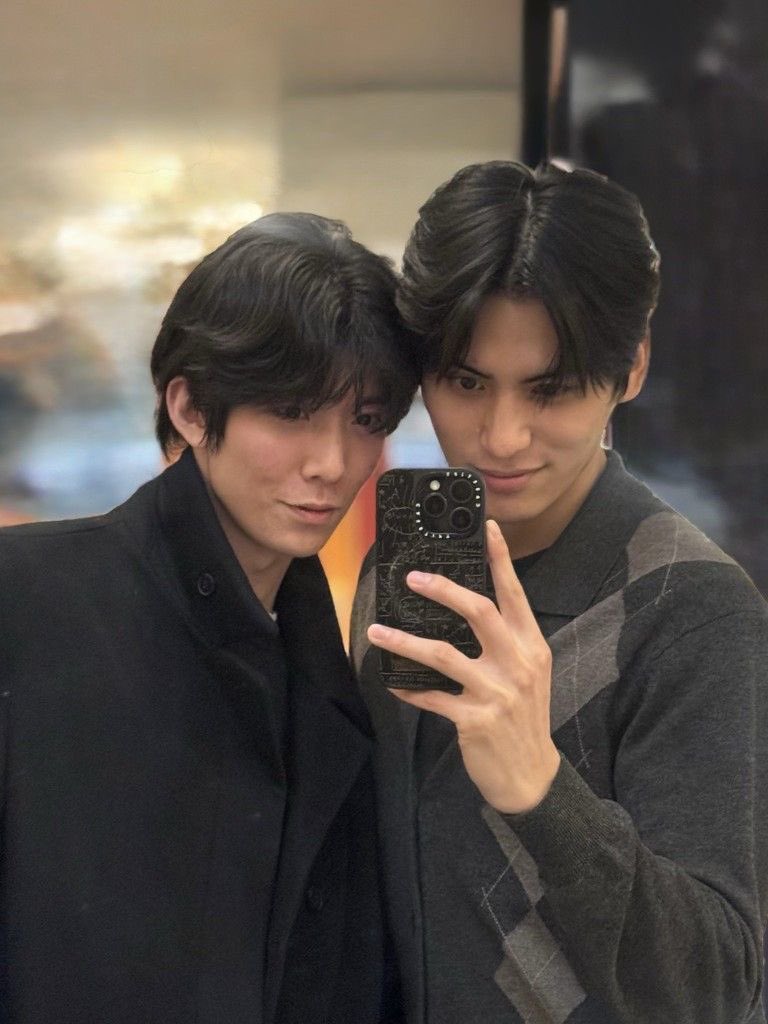 mynew0rld_'s tweet photo. [FROMM] 260803 #HWIYOUNG

🔝 : i miss him so much
🔝 : *3 photos*
🔝 : my favorite pics of us
🔝 : time is so slow
🔝 : please come back healthy my love
🔝 : see you in 385 days 💙

#hwiyoung #휘영 #yootaeyang #유태양
#hwitae #휘태 #sf9 #에스에프나인 https://t.co/a7uG58hfwY