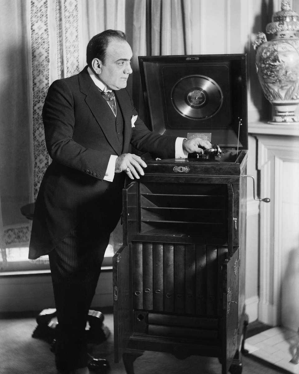 ItalyinUS's tweet photo. "The place of Enrico Caruso among famous singers of the world finds but  halting comparison in his own time. There was no second. There is, there  will be, no like successor."
This is what the New York Times wrote when the Italian music legend passed away, August 2, 1921. https://t.co/aMK353pQui