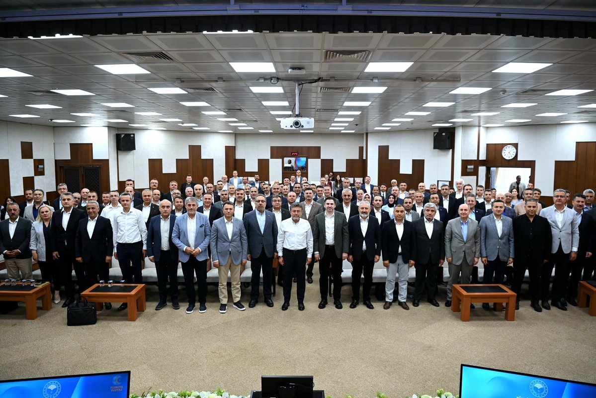 ibrahimyumakli's tweet photo. Omuz omuza verince aşılmayacak yol, ulaşılmayacak hedef yok.

Ülkemizin tarım ve orman vizyonunu omuzlayan, milletimize hizmet için gece gündüz demeden çalışan tüm yol arkadaşlarıma kolaylıklar diliyorum. 

Aynı inanç, aynı kararlılıkla #TürkiyeYüzyılı için durmadan, yorulmadan çalışmaya devam edeceğiz.

📍 İl Tarım ve Orman Müdürleri Koordinasyon Toplantısı / Ankara